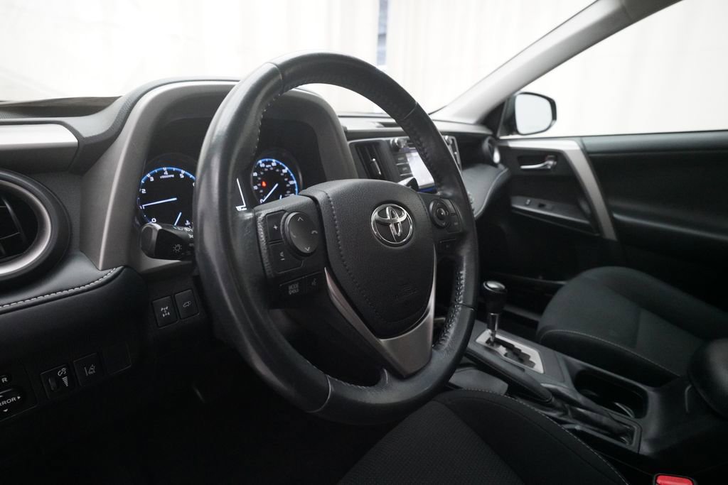 Used 2018 Toyota RAV4 XLE AWD/4WD image 8
