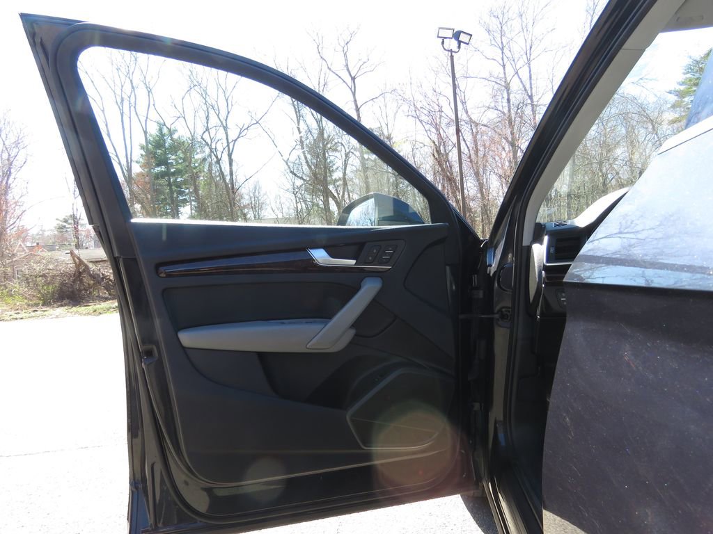 Used 2018 Audi Q5 2.0T Premium w/ Convenience Package AWD/4WD image 9