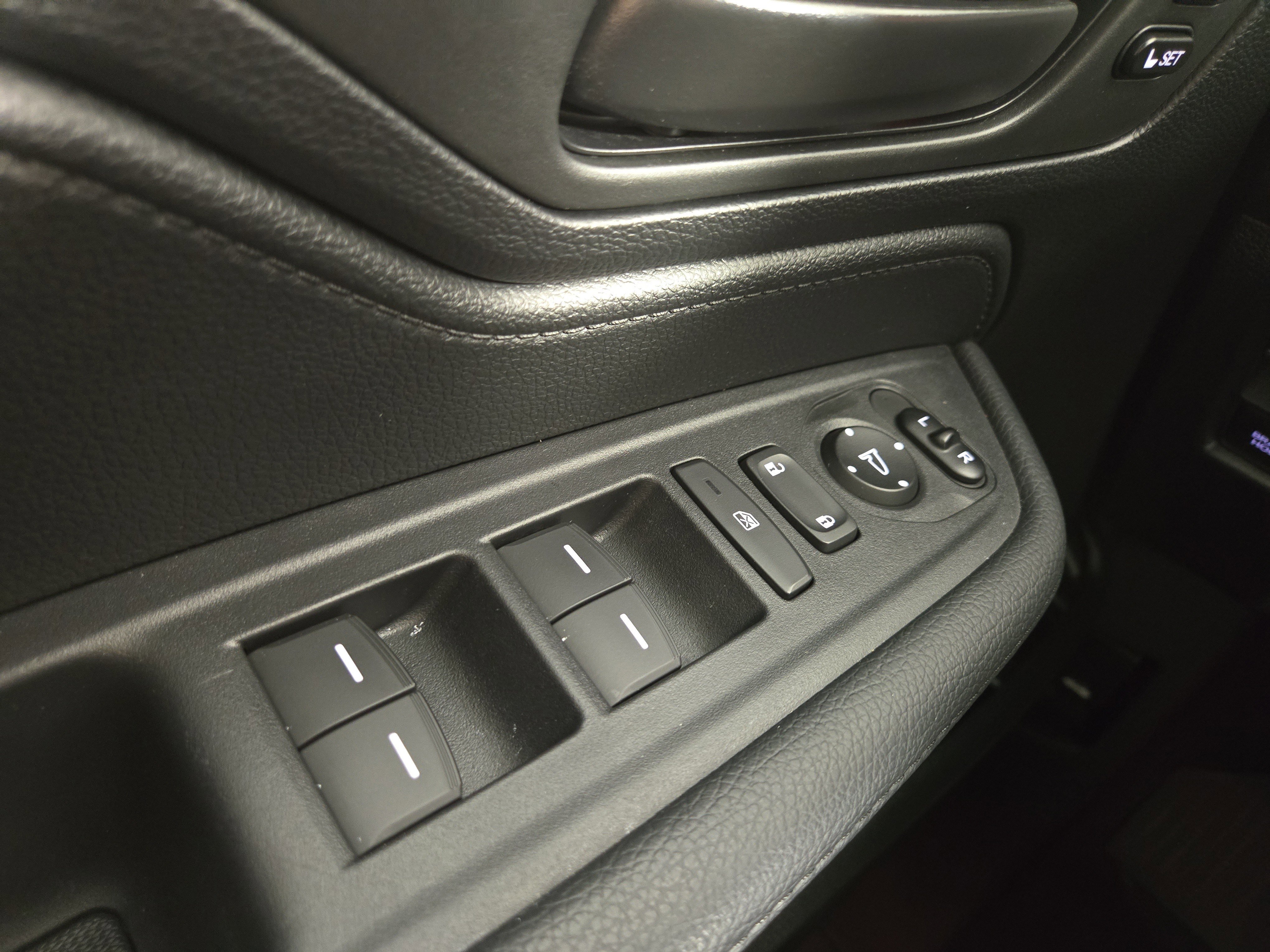 Used 2025 Honda Odyssey Sport-L image 31