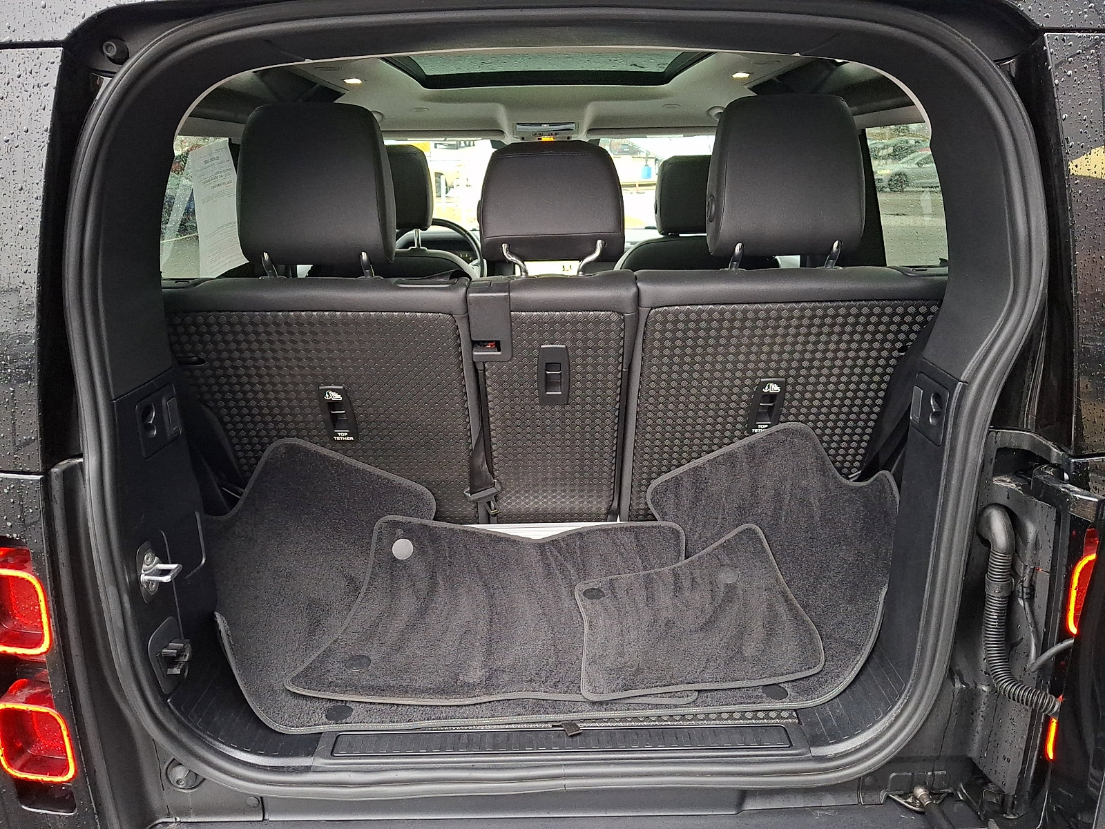 Used 2023 Land Rover Defender 90 S image 29