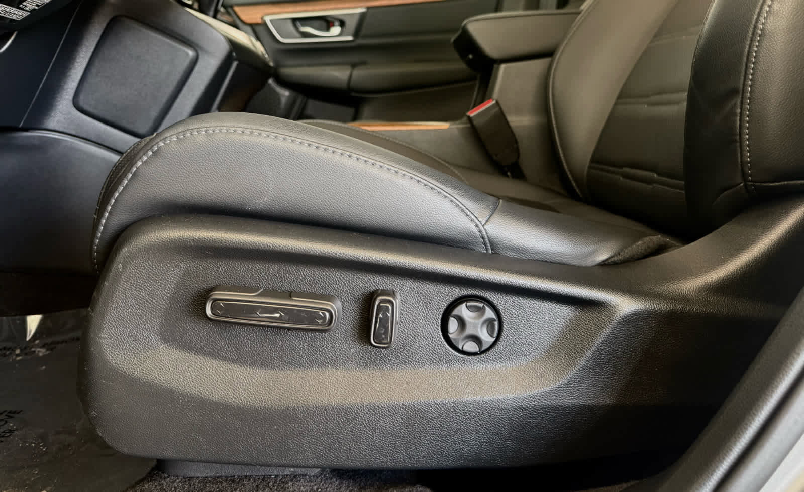 Used 2020 Honda CR-V Touring image 11