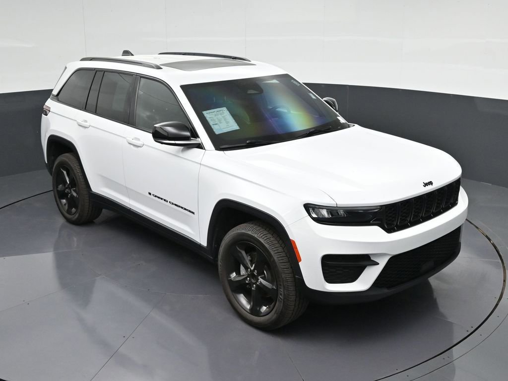 Used 2022 Jeep Grand Cherokee Altitude RWD image 34