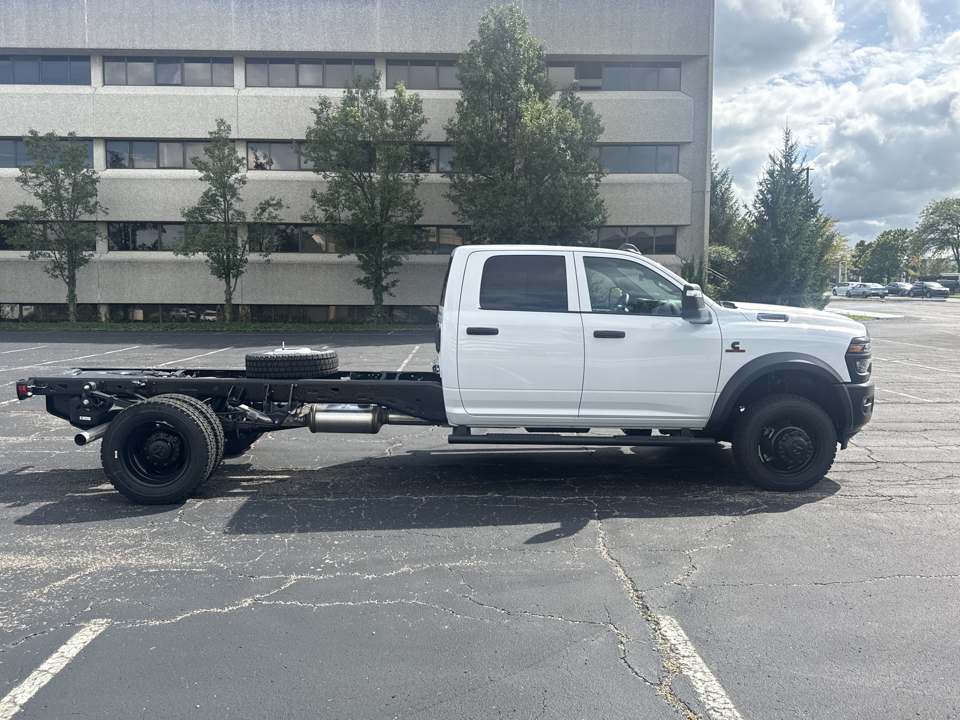 New 2027 RAM 5500 Tradesman AWD/4WD image 11