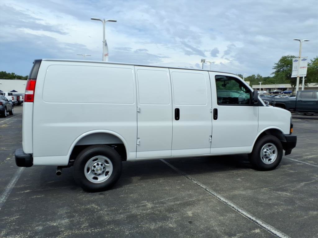 New 2026 Chevrolet Express 3500 w/ Driver Convenience Package RWD image 8