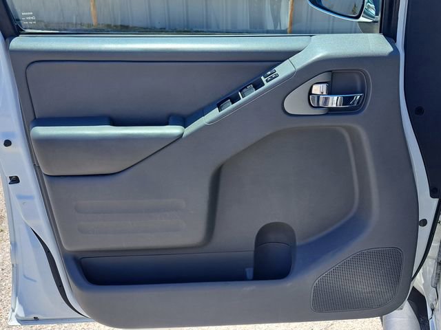 Used 2016 Nissan Frontier SL w/ Moonroof Package AWD/4WD image 12