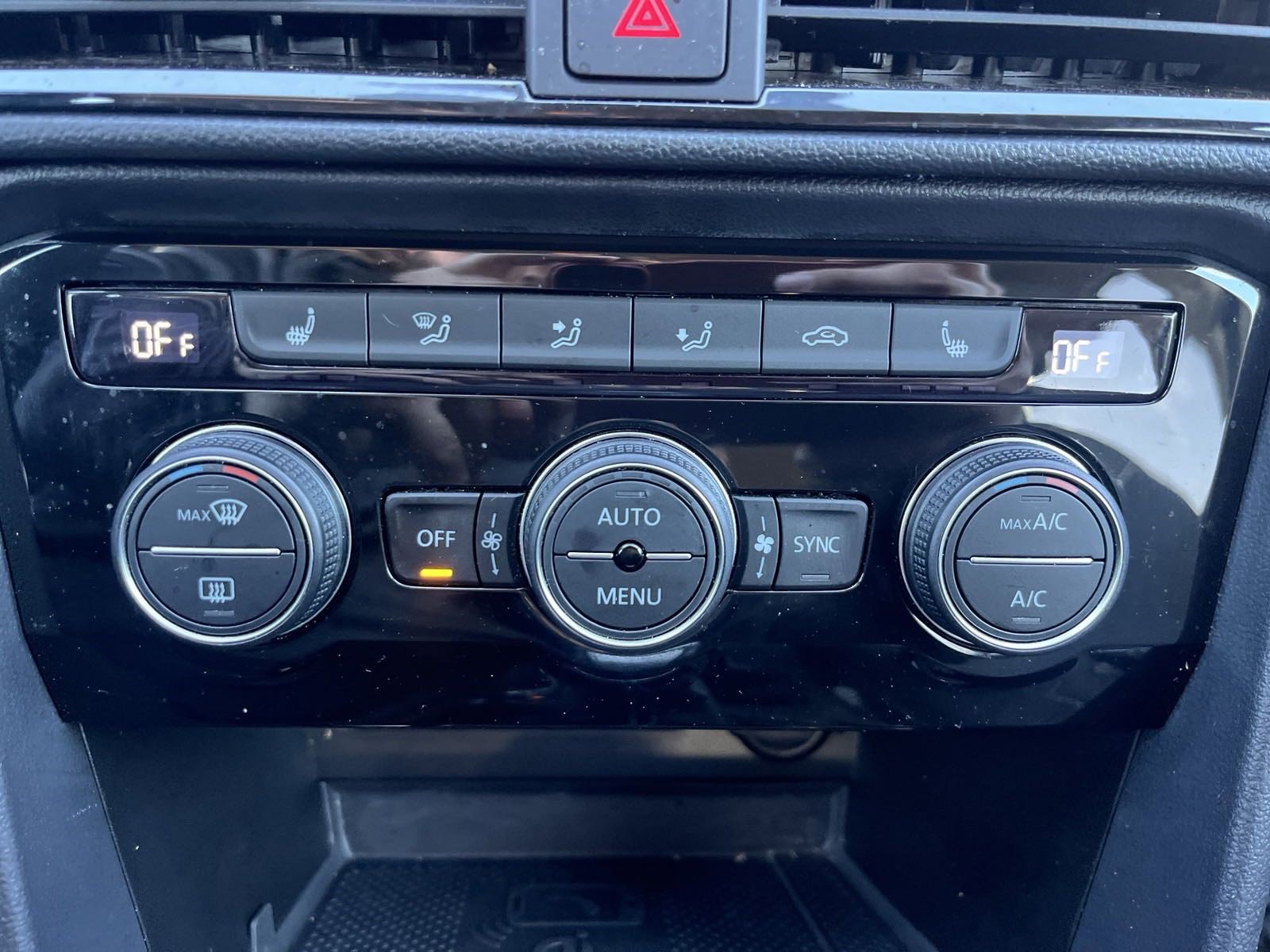 Used 2024 Volkswagen Taos SE image 14