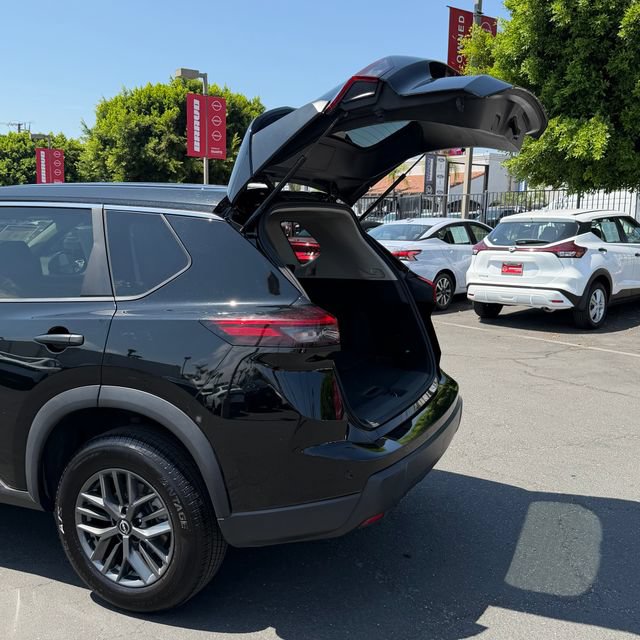 Used 2024 Nissan Rogue S FWD image 8