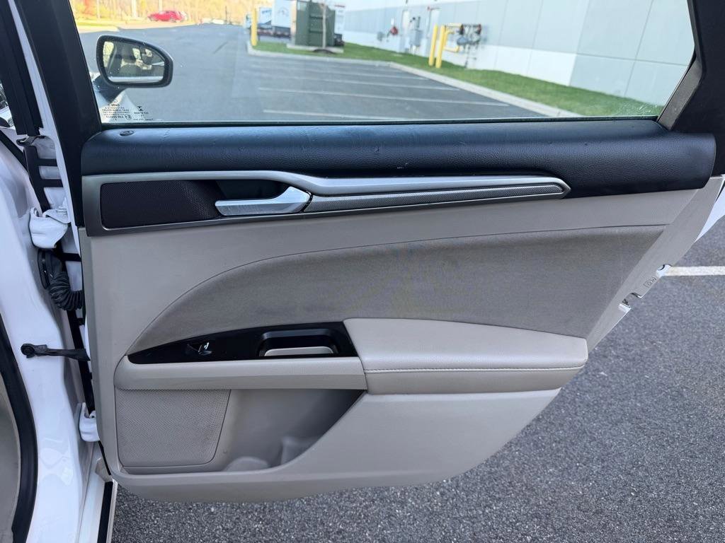 Used 2017 Ford Fusion SE image 18