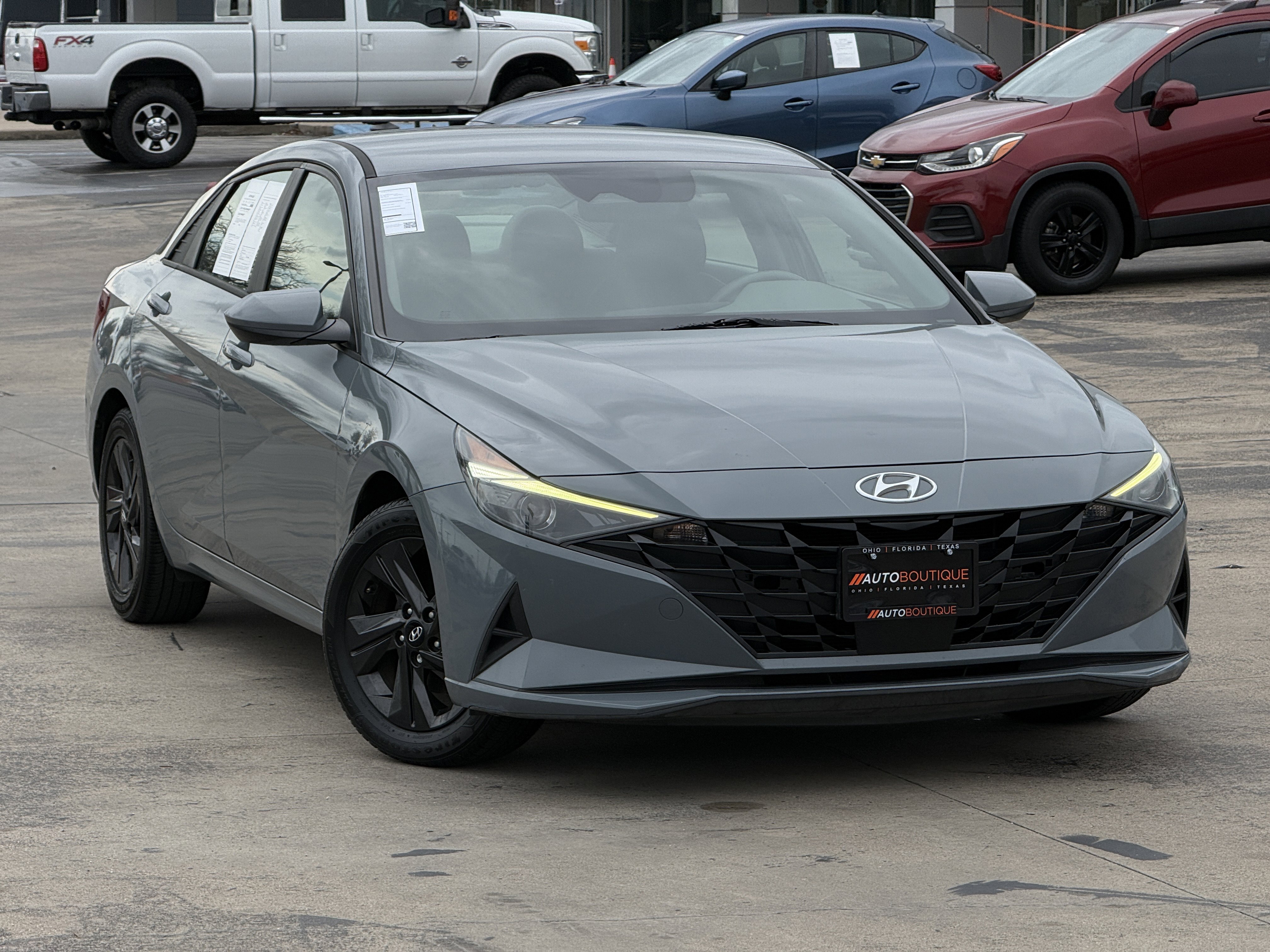 Used 2021 Hyundai Elantra SEL w/ Convenience Package image 3