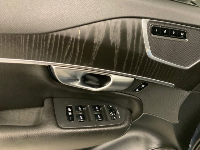 Used 2020 Volvo XC90 T6 Momentum image 30