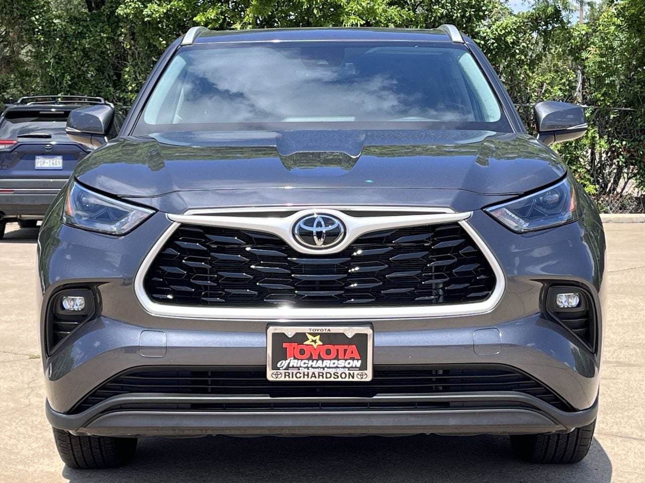 Used 2025 Toyota Highlander XLE AWD/4WD image 7