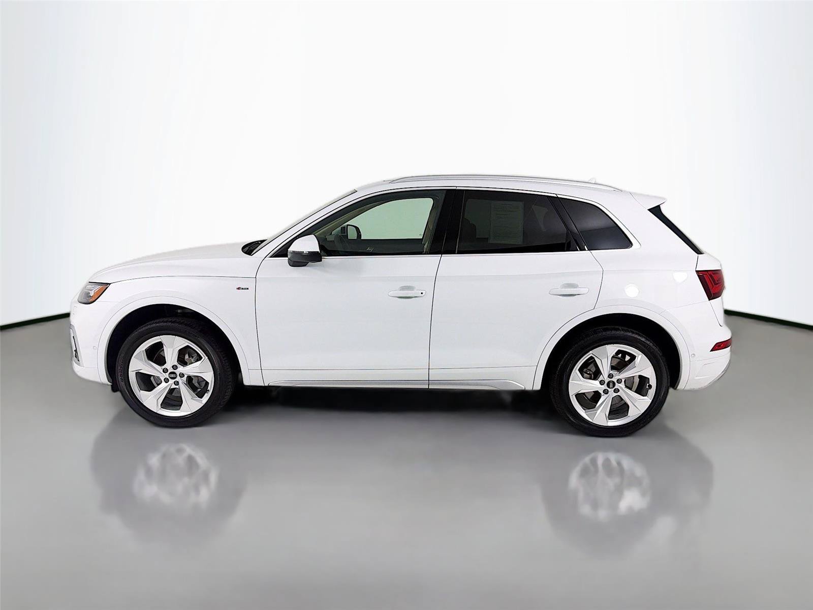 Used 2022 Audi Q5 2.0T Prestige w/ Prestige Package AWD/4WD image 2