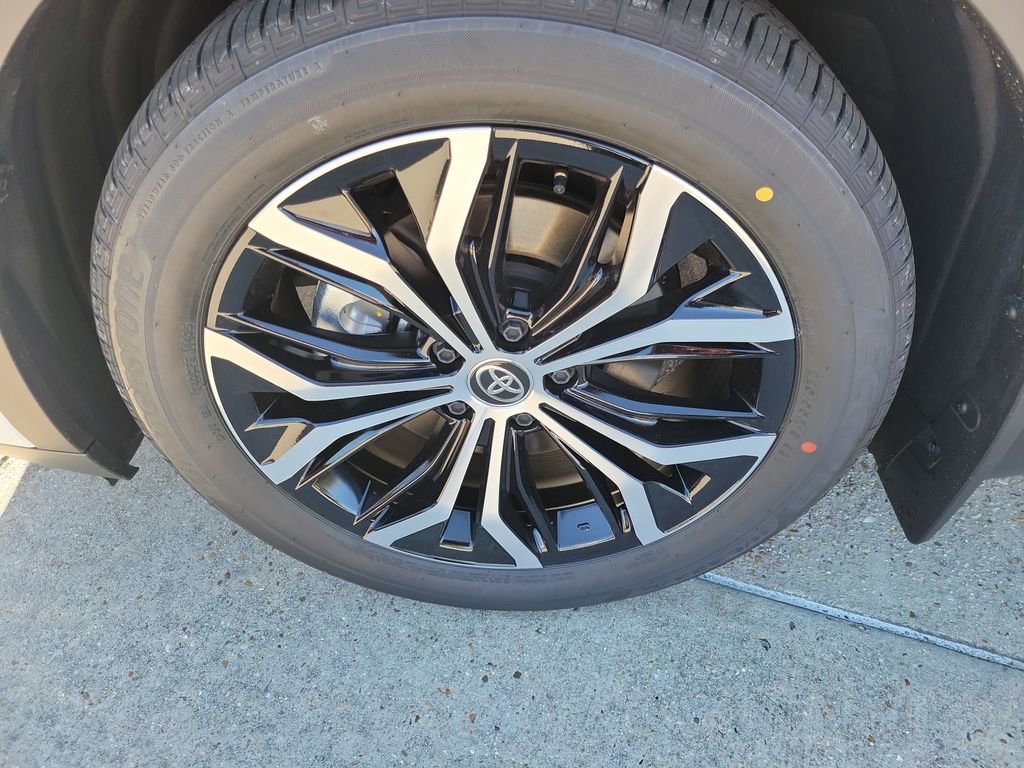 New 2026 Toyota Crown XLE image 27