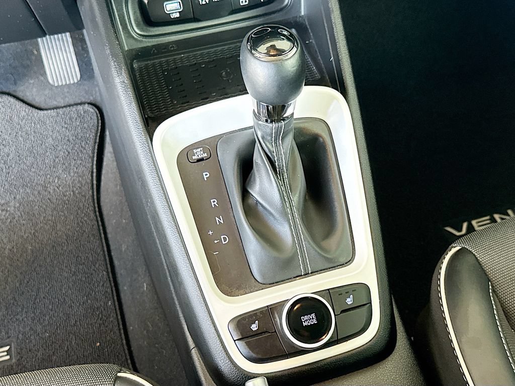Used 2024 Hyundai Venue Limited FWD image 17