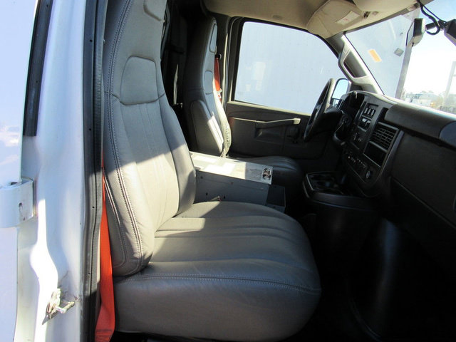 Used 2018 Chevrolet Express 2500 w/ Driver Convenience Package RWD image 13
