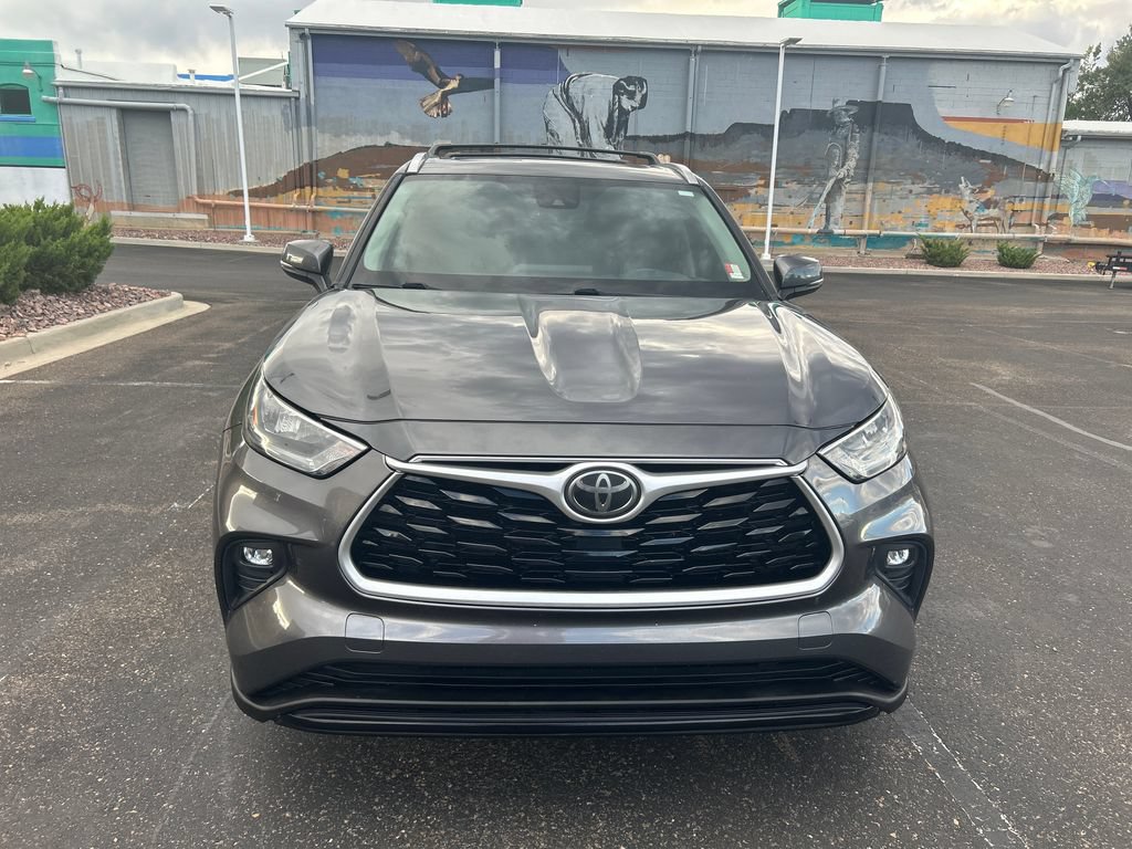 Used 2020 Toyota Highlander XLE AWD/4WD image 9