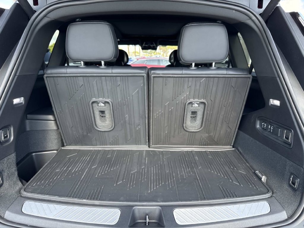 New 2027 Cadillac Vistiq Sport w/ LPO, Floor Liner Package AWD/4WD image 11