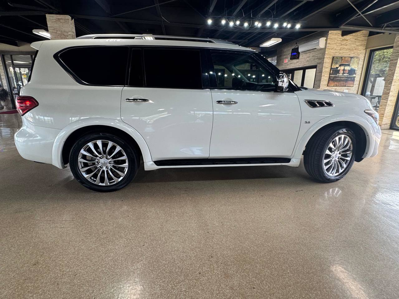 Used 2017 INFINITI QX80 2WD w/ Deluxe Technology Package image 8