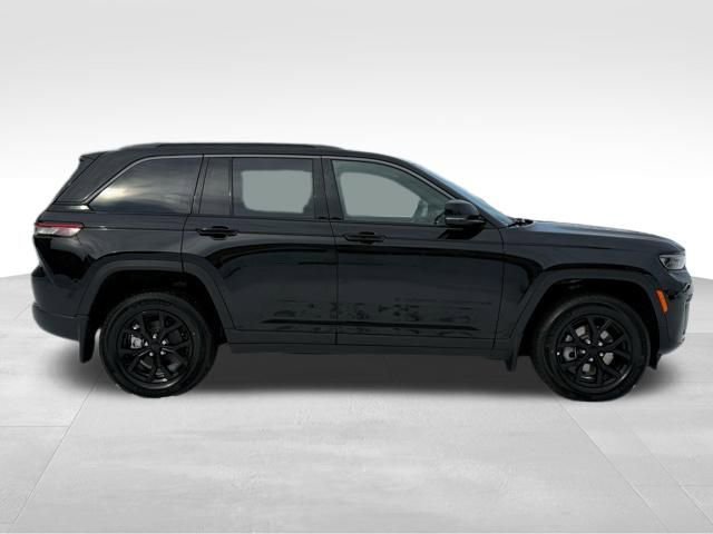 New 2026 Jeep Grand Cherokee Altitude image 8