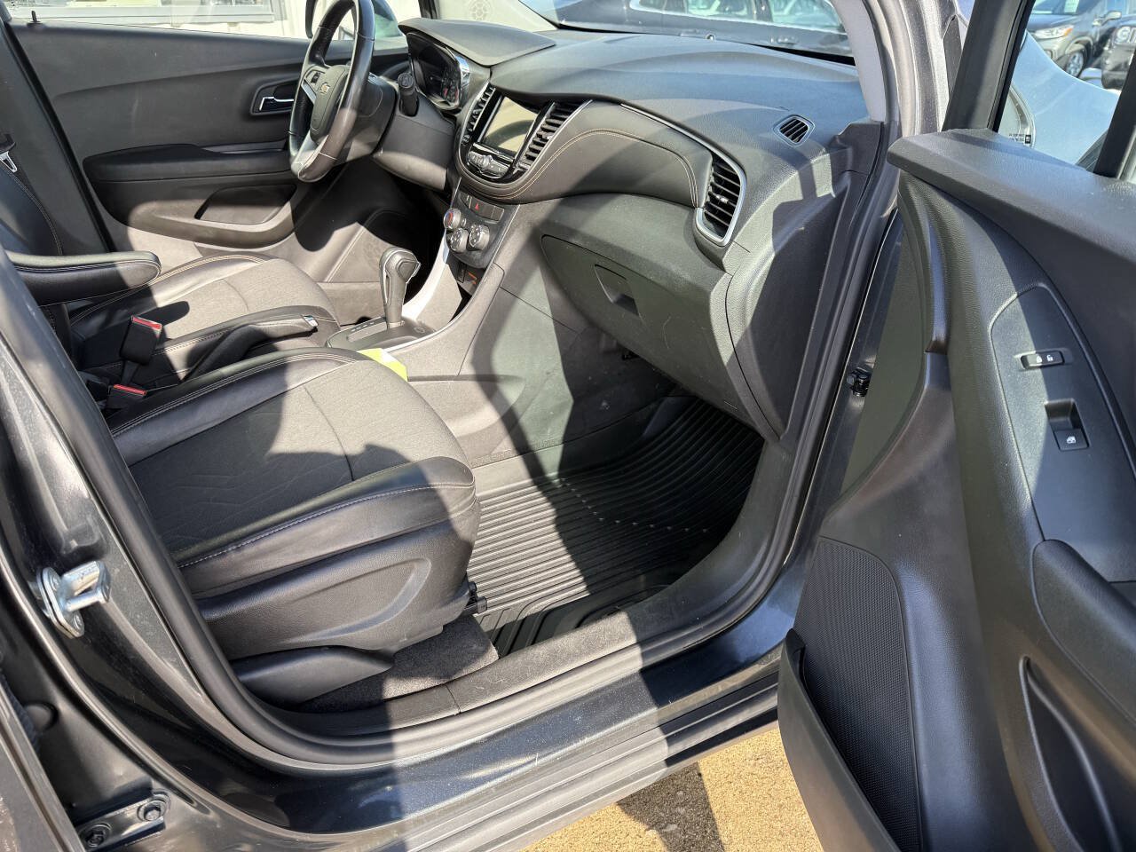 Used 2019 Chevrolet Trax LT w/ Driver Confidence Package AWD/4WD image 11