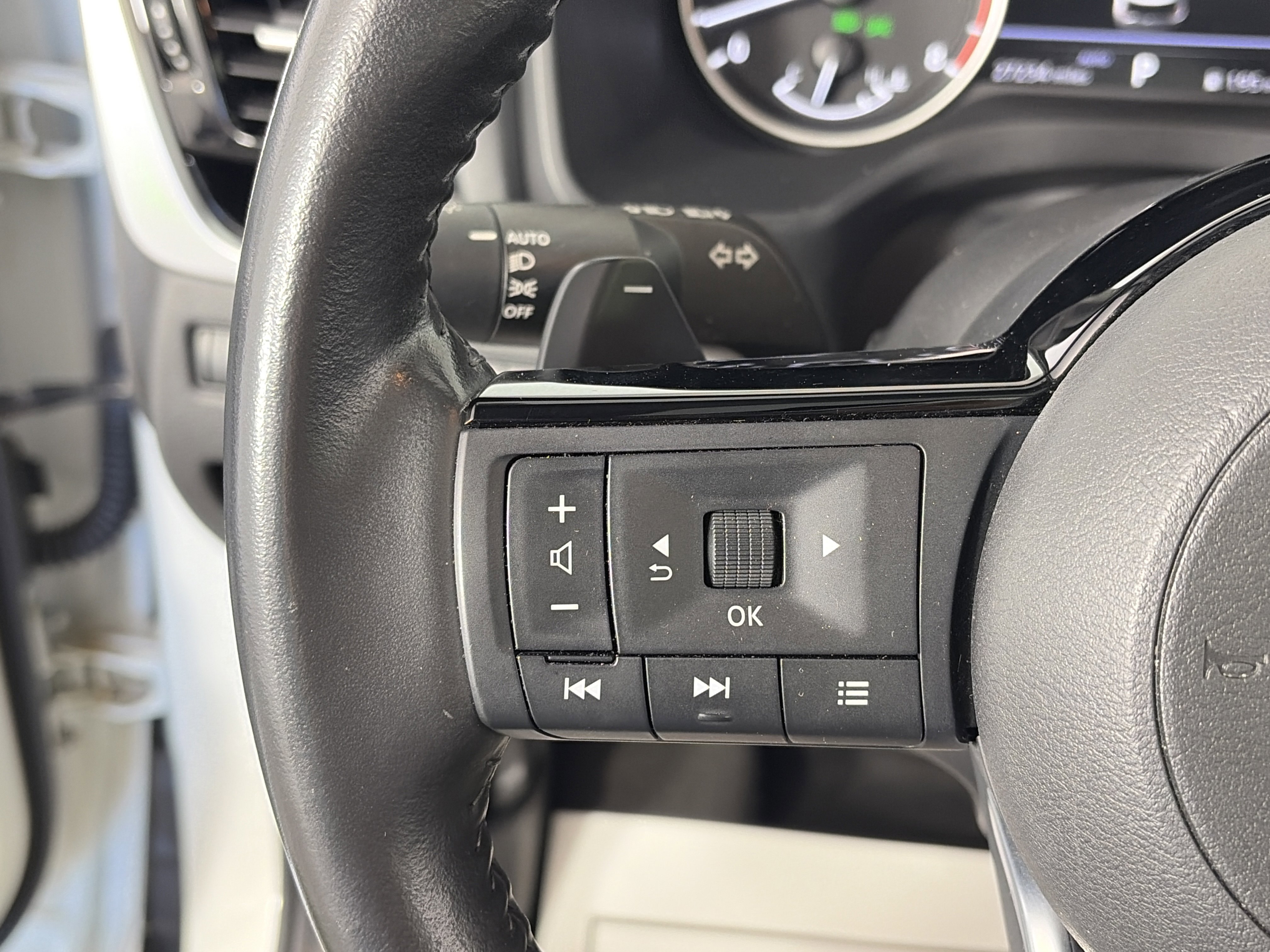 Certified 2023 Nissan Rogue SL w/ SL Premium Package AWD/4WD image 32