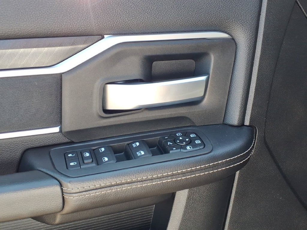 Used 2025 RAM 2500 Big Horn AWD/4WD image 4