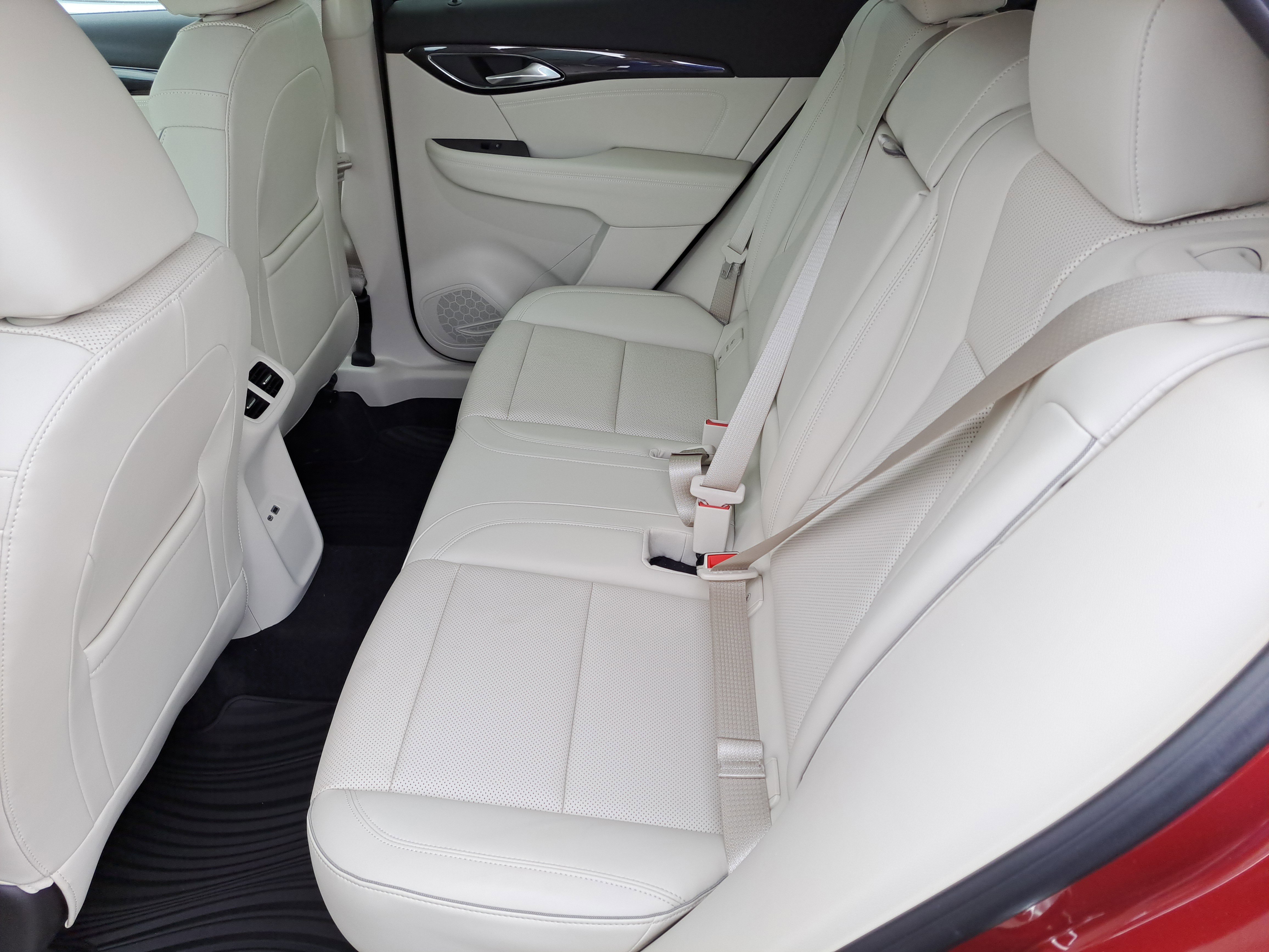 Used 2022 Buick Envision Essence w/ Technology Package I image 10