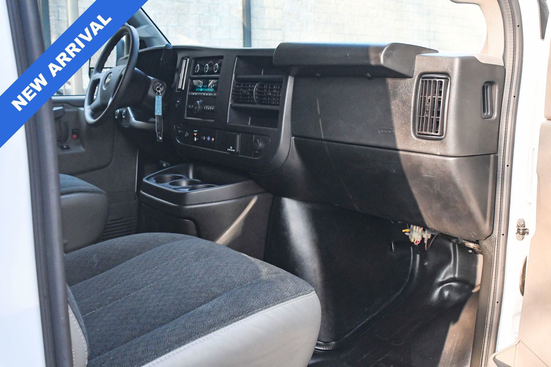 Used 2024 Chevrolet Express 2500 w/ Driver Convenience Package image 17