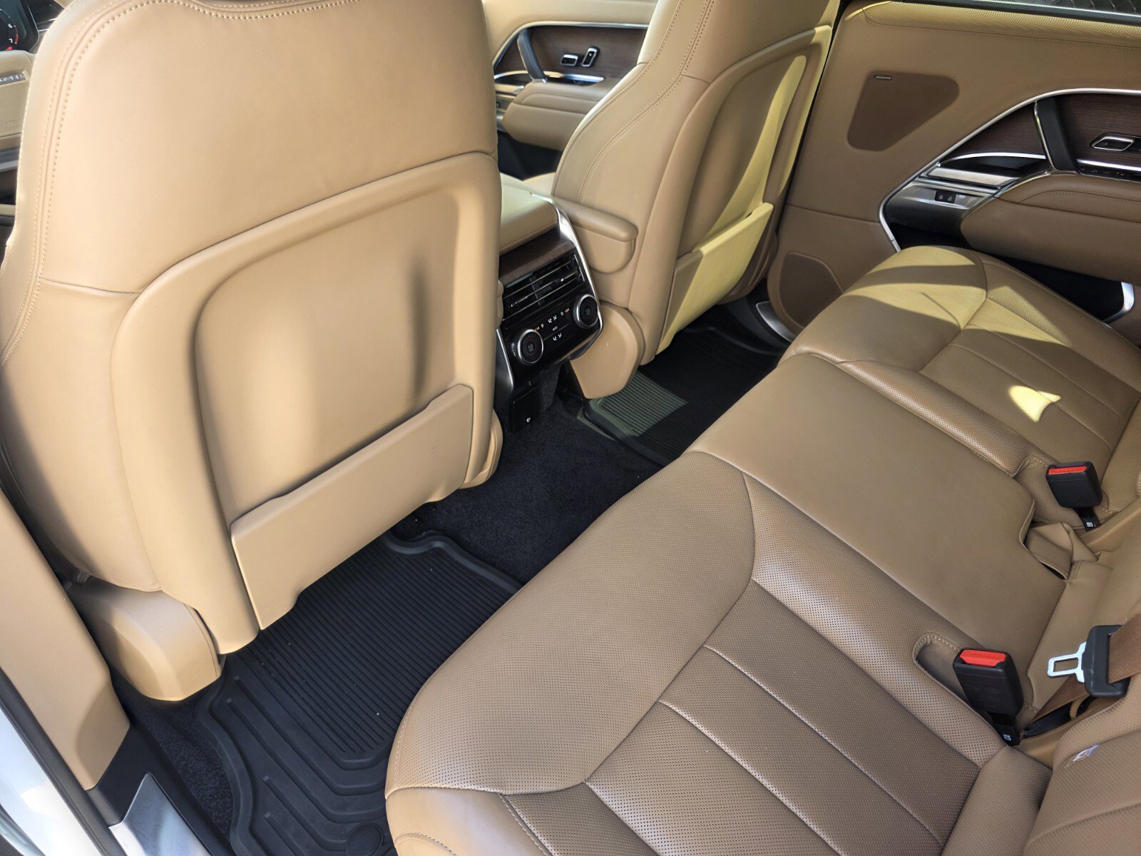 Used 2024 Land Rover Range Rover Long Wheelbase SE image 15