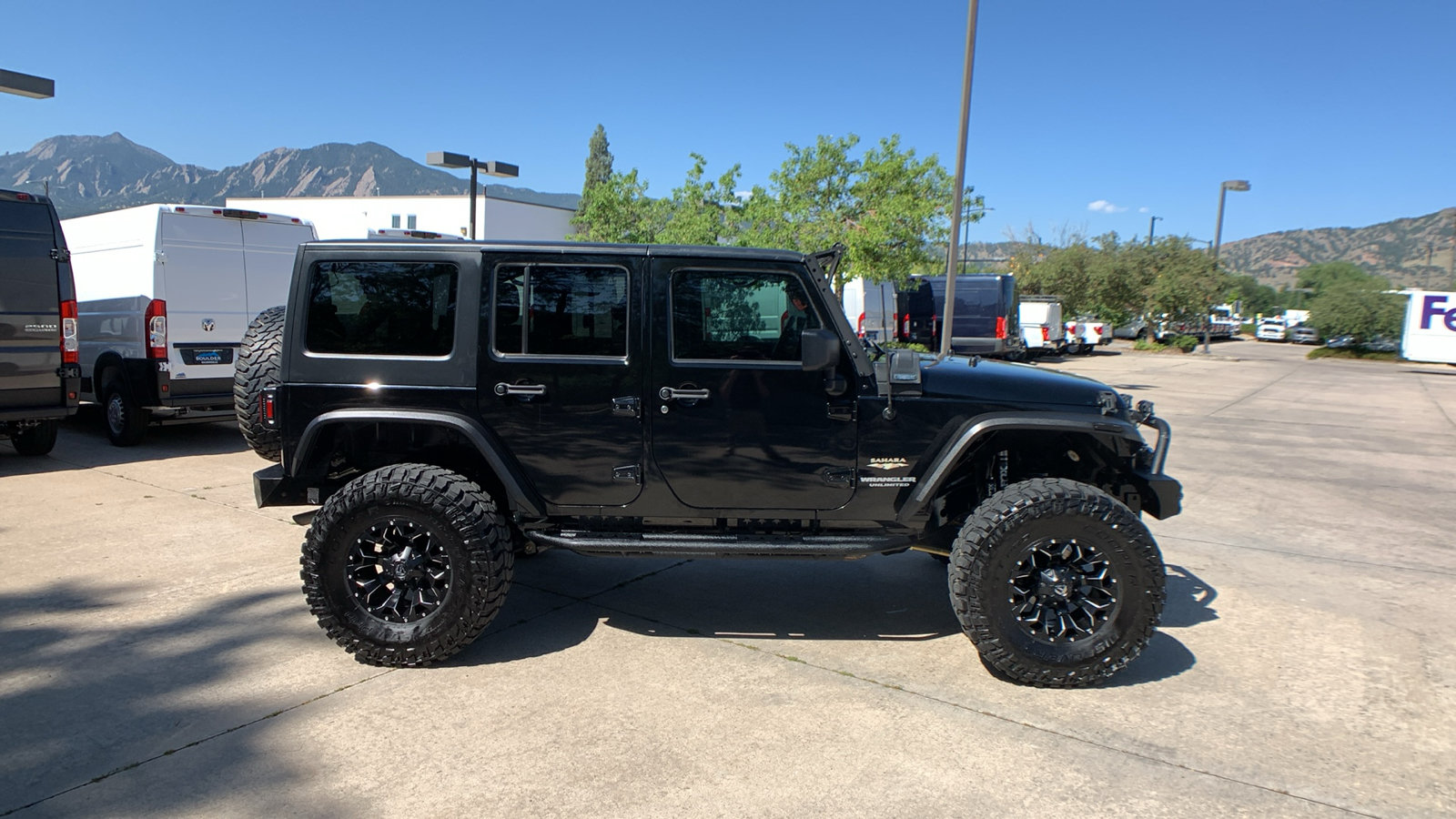 Used 2015 Jeep Wrangler Unlimited Sahara w/ Connectivity Group AWD/4WD image 6
