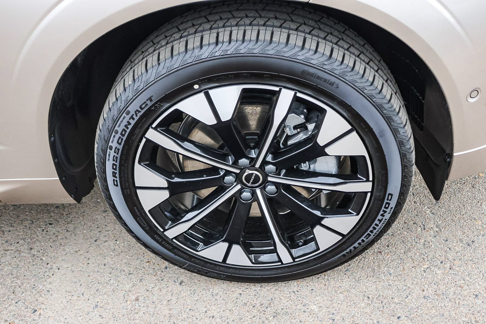 New 2026 Volvo XC60 T8 Plus AWD/4WD image 13