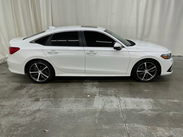 Used 2022 Honda Civic Touring image 2