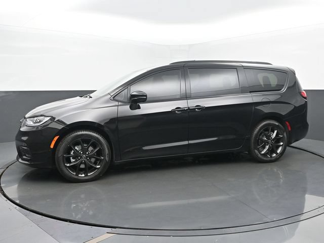 New 2025 Chrysler Pacifica Limited FWD image 2