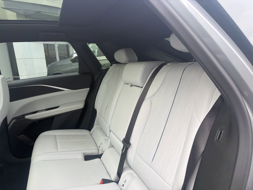 Used 2024 Cadillac Lyriq Luxury image 13