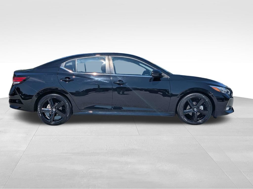Used 2022 Nissan Sentra SR w/ Midnight Edition FWD image 3