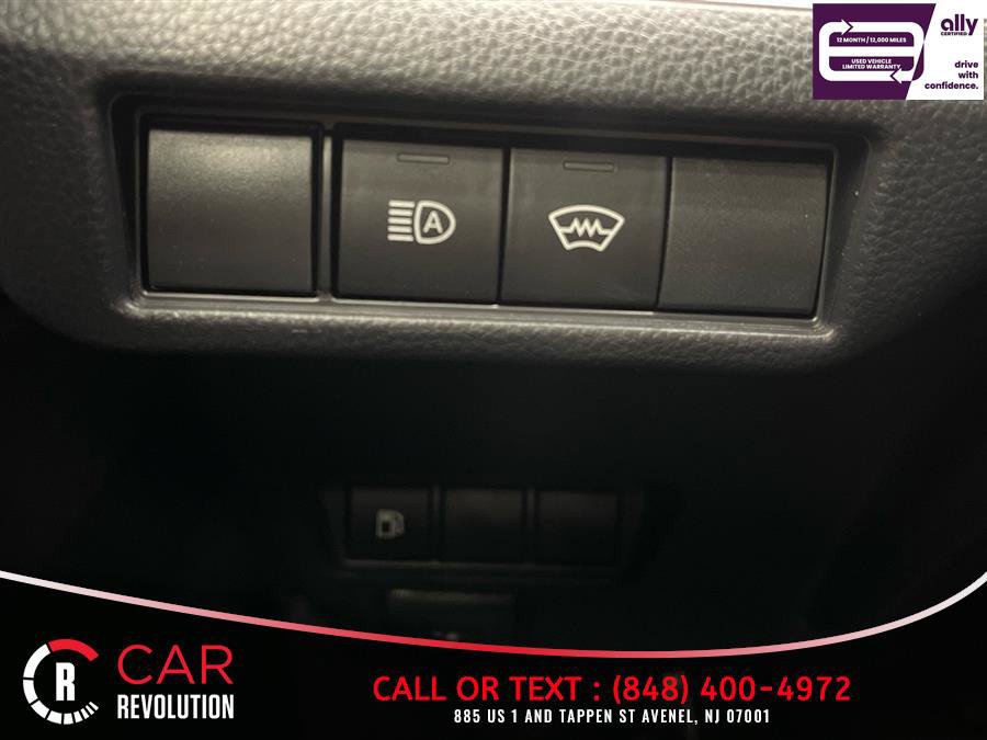 Used 2023 Toyota Prius LE FWD image 31