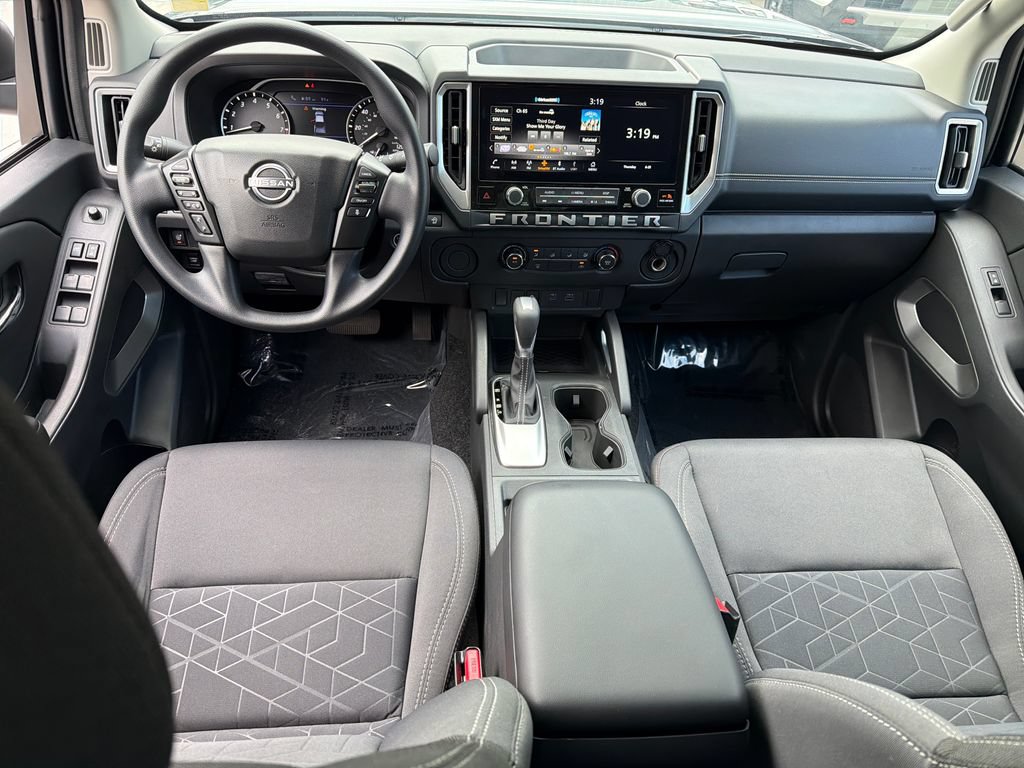 Used 2025 Nissan Frontier SV RWD image 12
