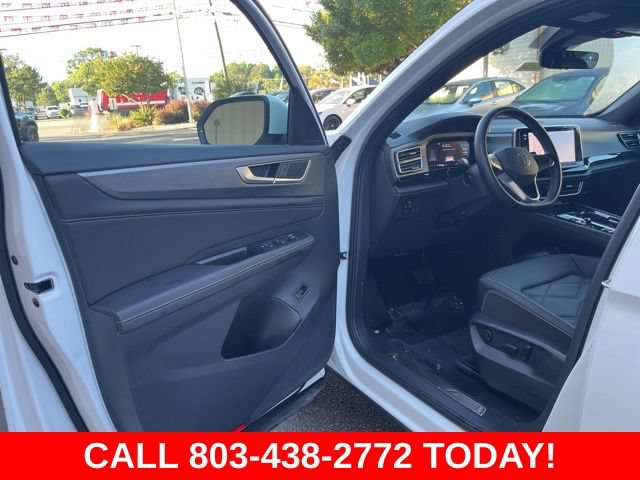 Used 2024 Volkswagen Atlas Cross Sport SE FWD image 4
