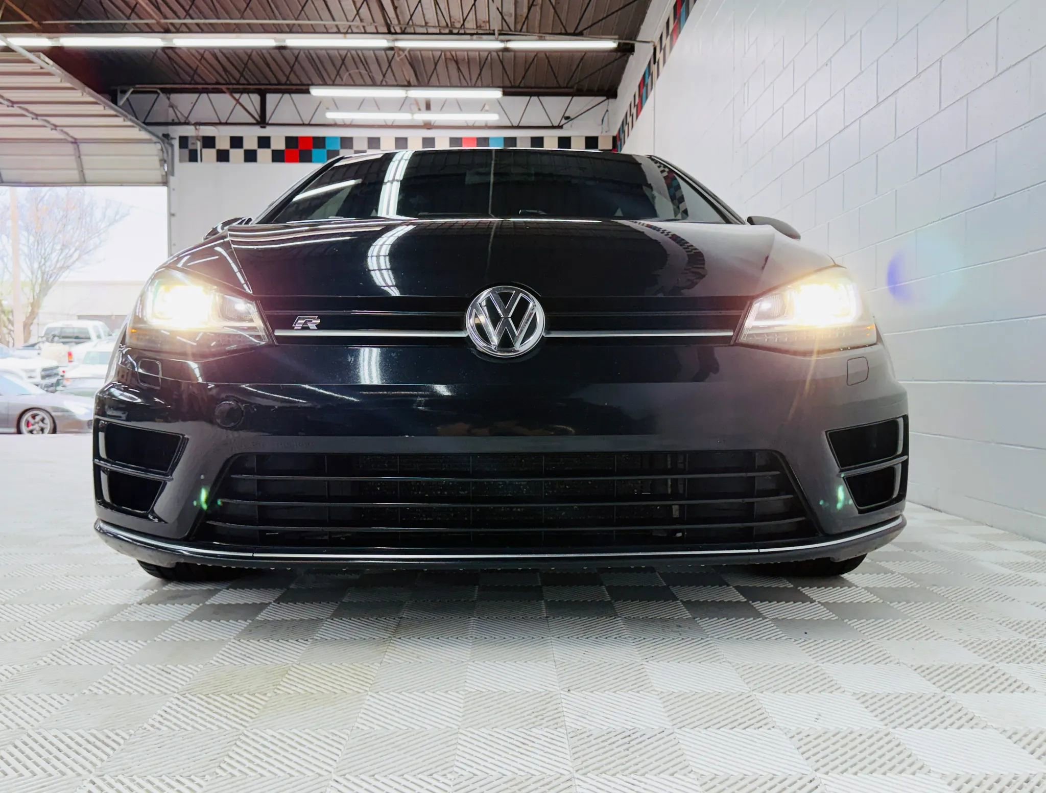 Used 2016 Volkswagen Golf R 4-Door image 21