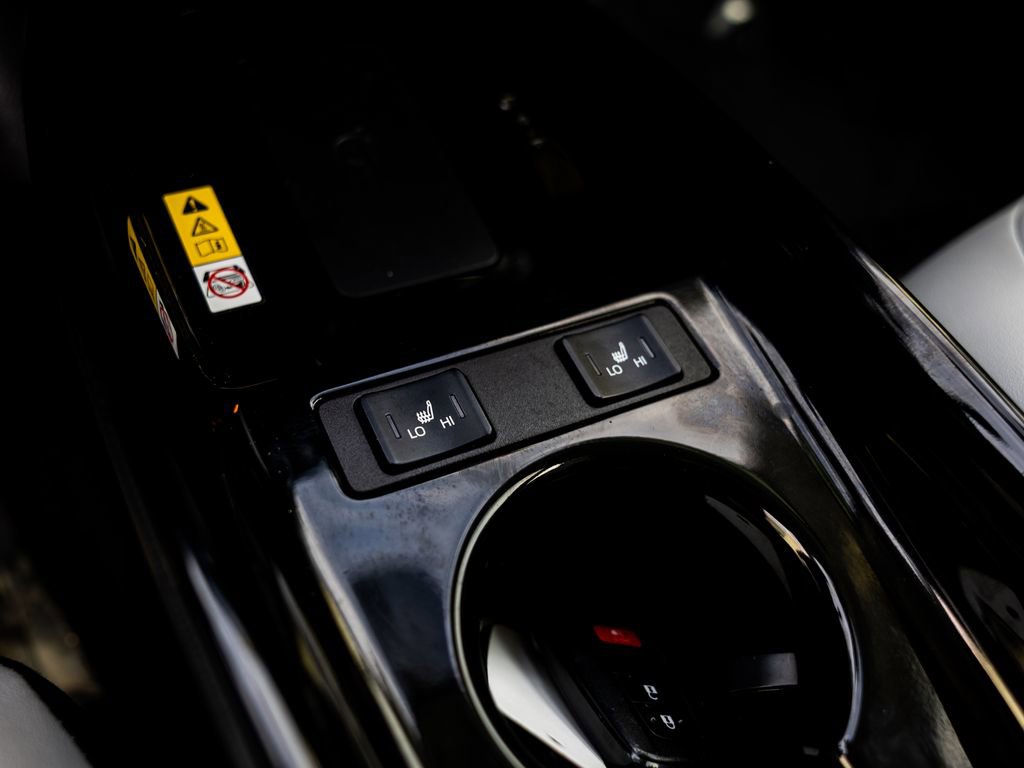 Used 2022 Toyota Prius XLE FWD image 21