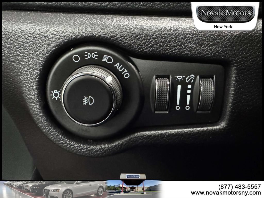 Used 2021 Chrysler Pacifica Touring-L w/ S Appearance Package AWD/4WD image 22