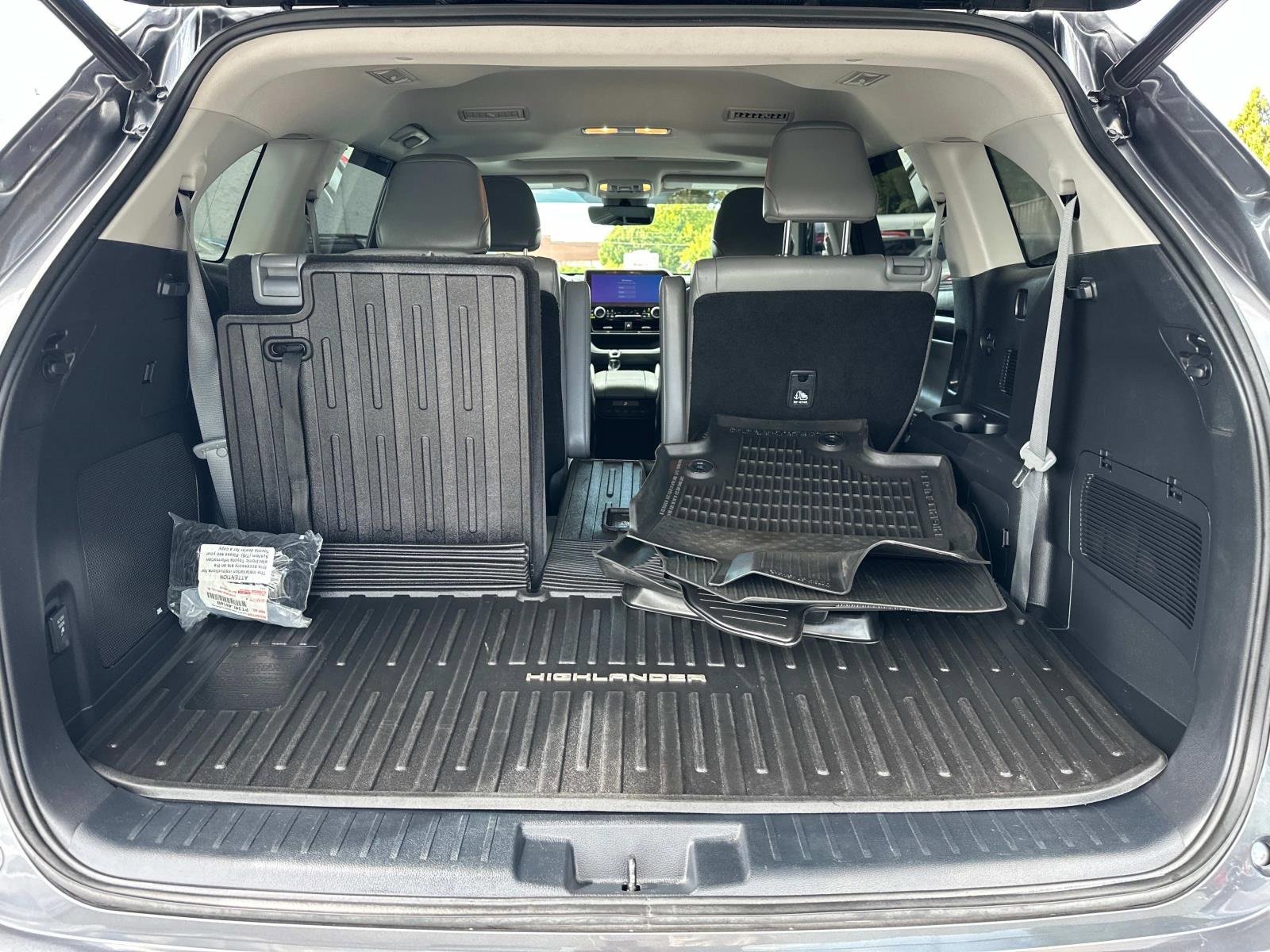 Used 2023 Toyota Highlander Limited image 22