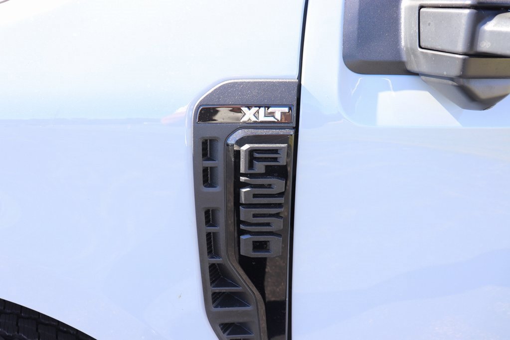 New 2026 Ford F250 4x4 Crew Cab Super Duty image 9