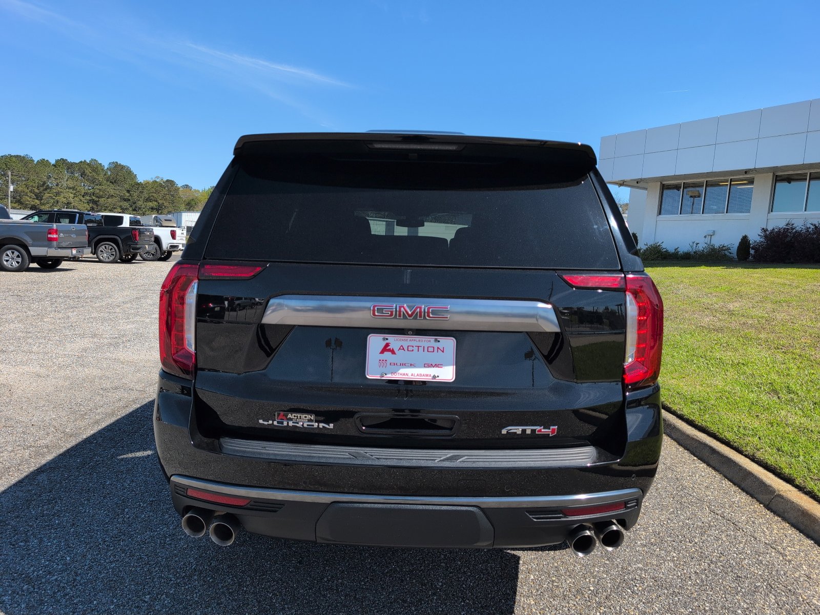 Used 2022 GMC Yukon AT4 image 3