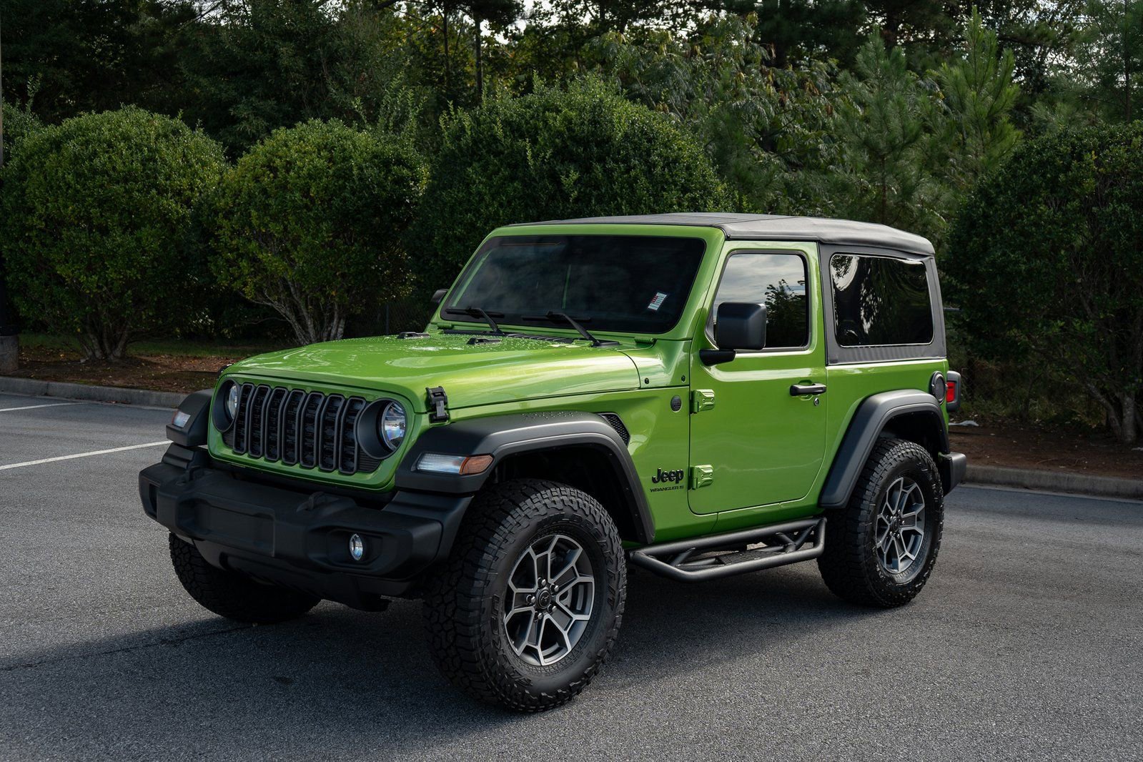 Used 2025 Jeep Wrangler Sport image 3