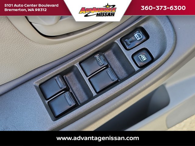 Used 2000 Nissan Maxima SE image 9