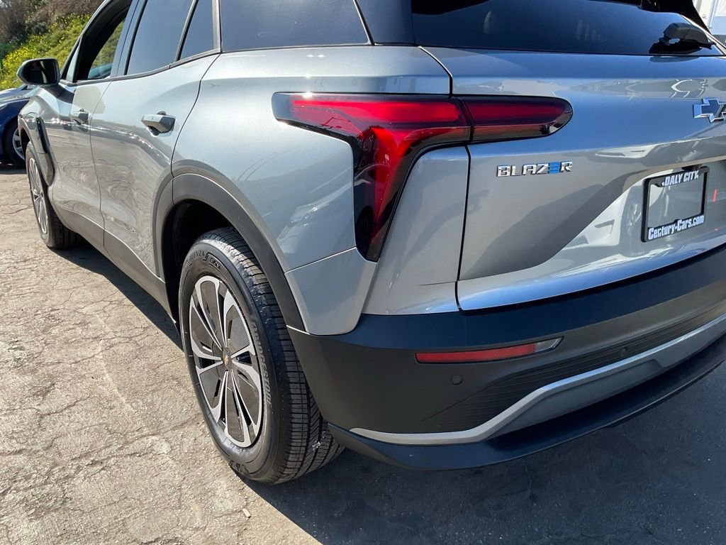 Used 2025 Chevrolet Blazer EV LT image 84