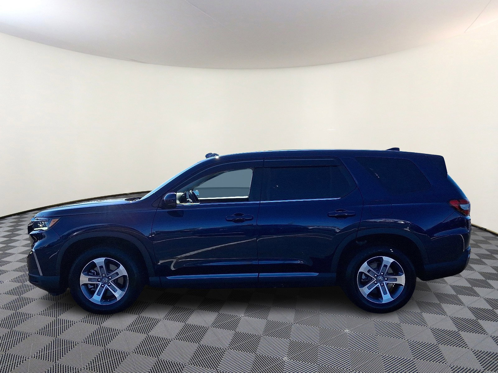 Used 2025 Honda Pilot EX-L image 4