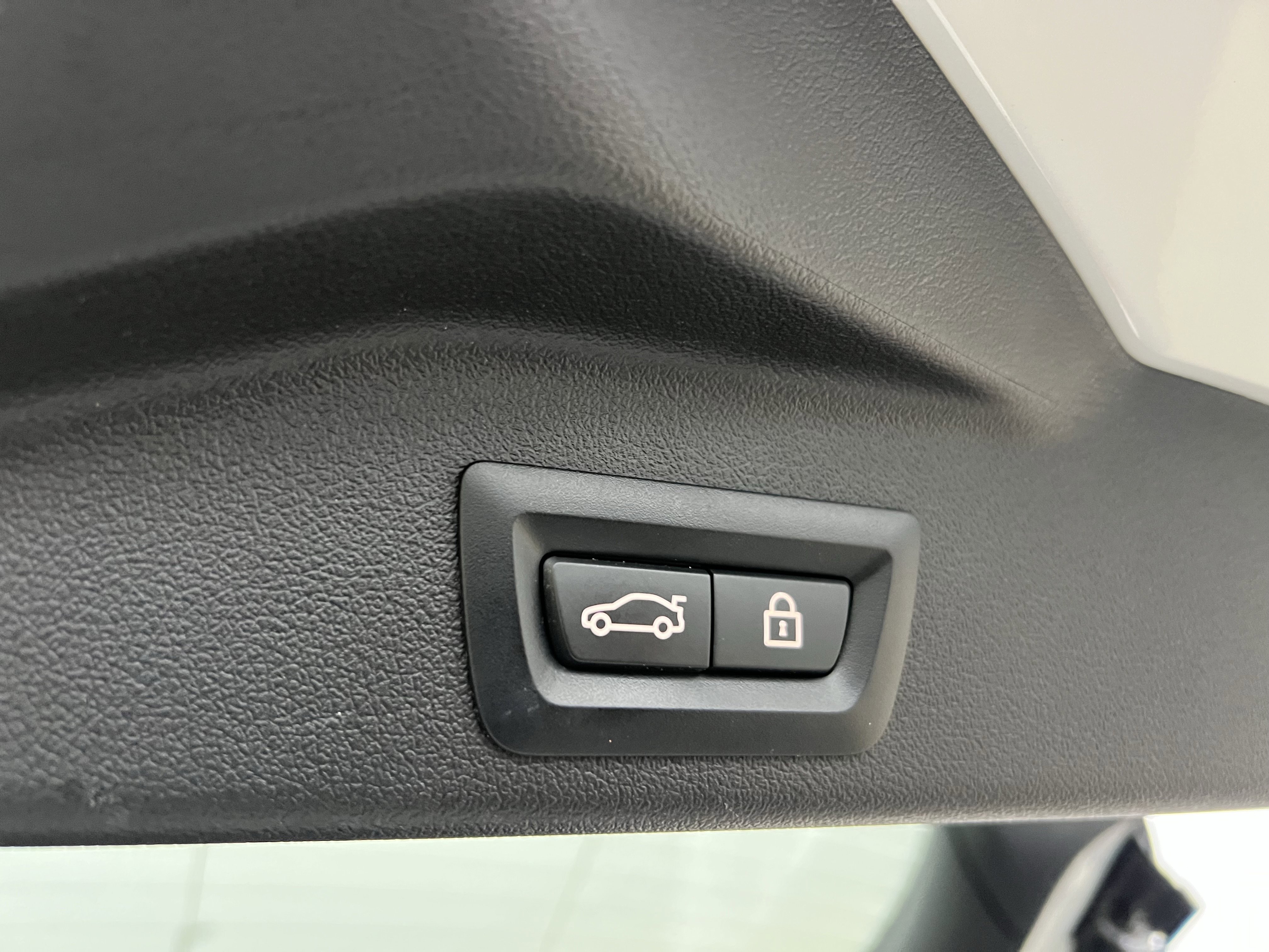 Used 2019 BMW X5 xDrive40i w/ M Sport Package image 30