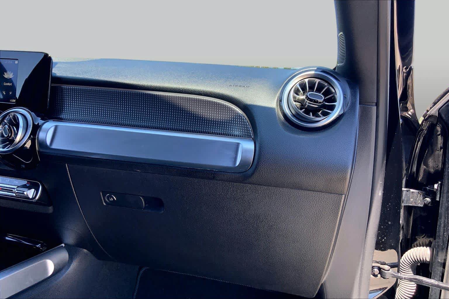 Used 2023 Mercedes-Benz GLB 250 image 18